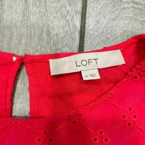 LOFT Floral Eyelet Cropped Top size Medium - Picture 4 of 5